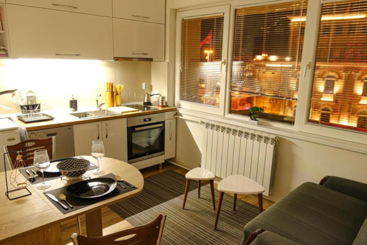 Rooftop Apartment At Mainsquare Скопие Екстериор снимка