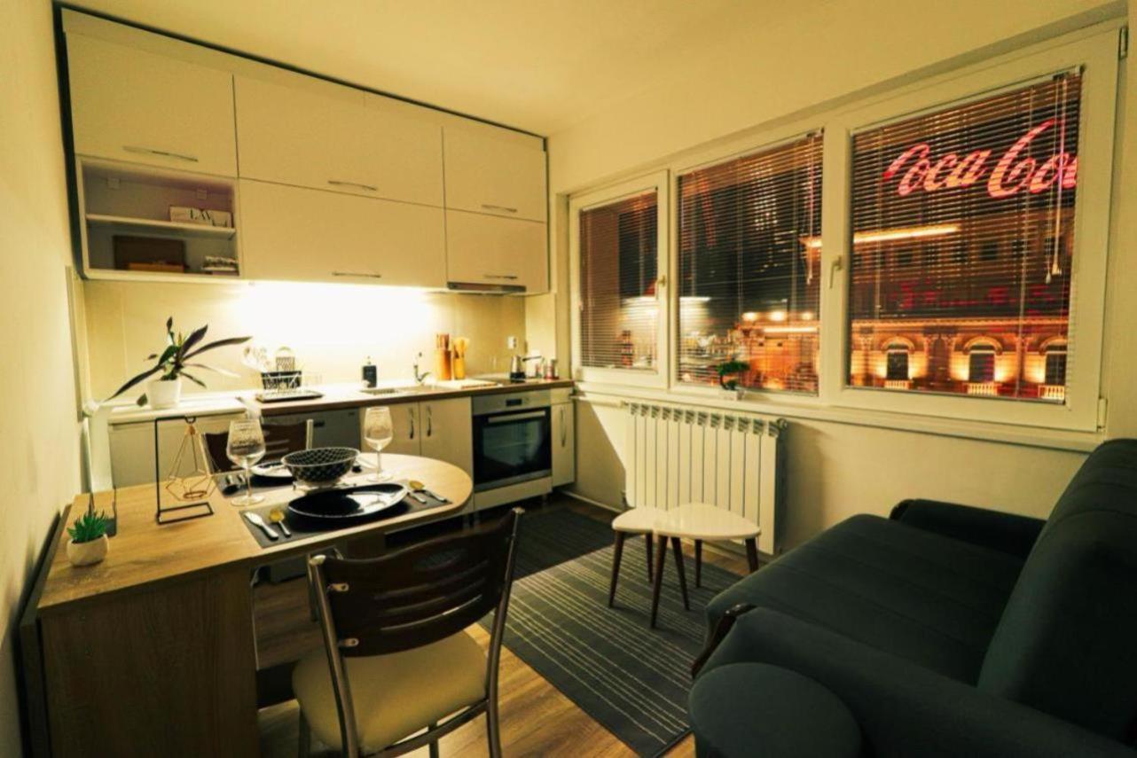Rooftop Apartment At Mainsquare Скопие Екстериор снимка